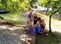 Förälder som hämtar barn från förskolan